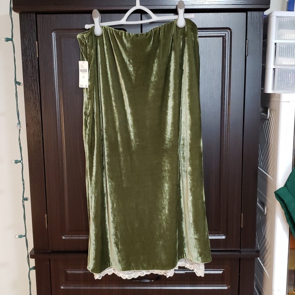 NWT Anthropologie Velvet Pencil Skirt, XL - Picture 8 of 14